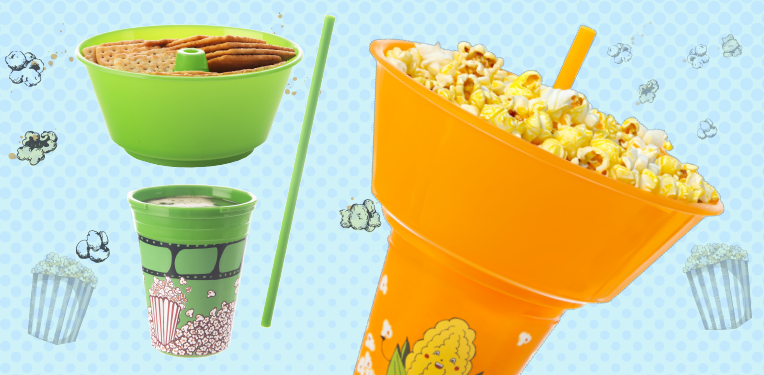 VYCHUTNEJTE SI FILM, COLU A POPCORN Z POHÁRU S MISKOU