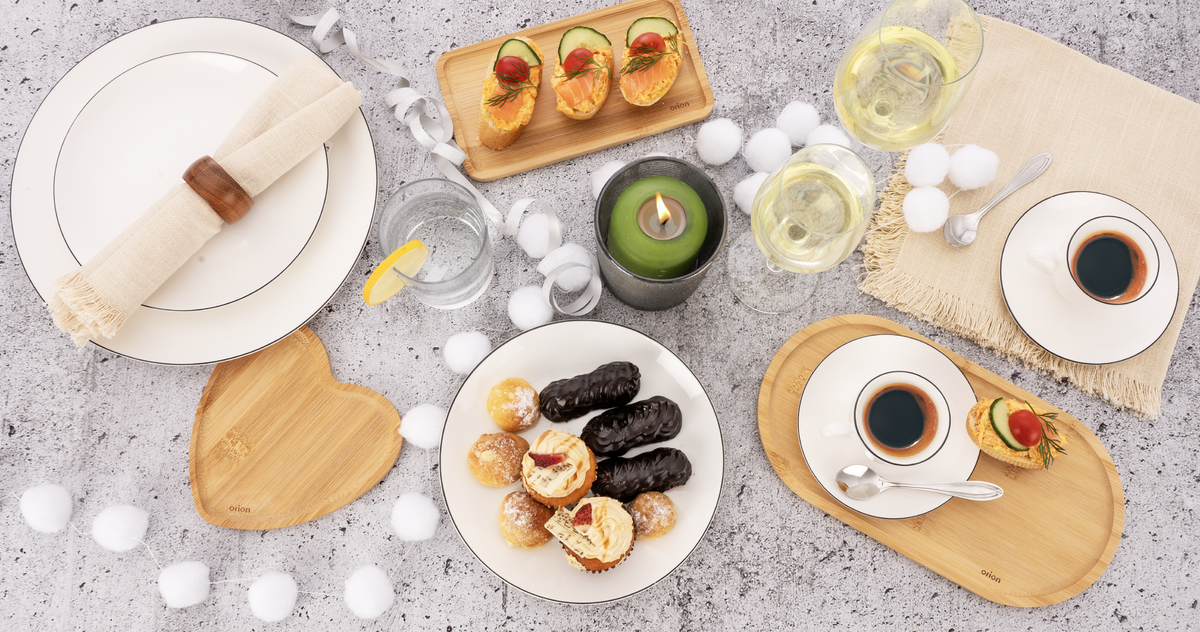 SVÁTEČNÍ STOLOVÁNÍ