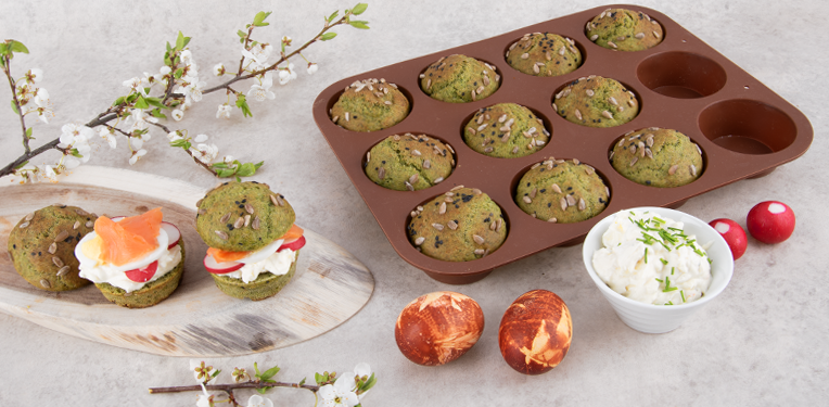 ŠPENÁTOVÉ HOUSTIČKY S VAJÍČKOVOU POMAZÁNKOU A LOSOSEM