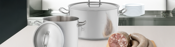 Velké hrnce a gastronádoby na vaření ovarové polévky, škvaření sádla nebo přípravu krup využijete nejen při zabijačce.