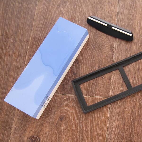 Brusný kámen s podložkou a úchytem na nože