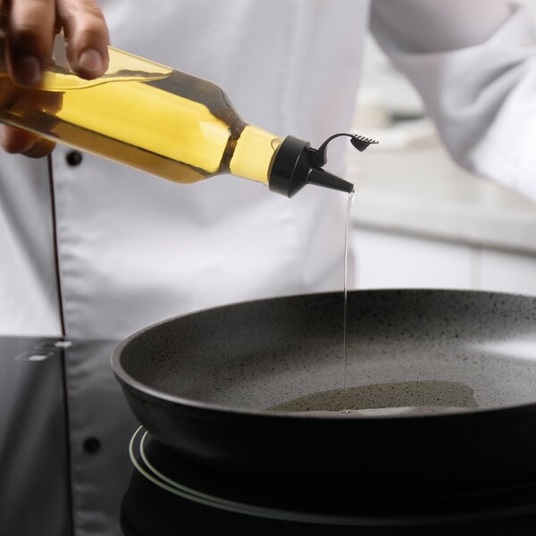 Láhev s uzávěrem a dávkovačem