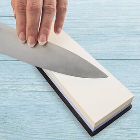 Brusný kámen s podložkou a úchytem na nože