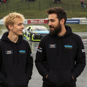 Mikina s kapucí Orion NASCAR vel. M