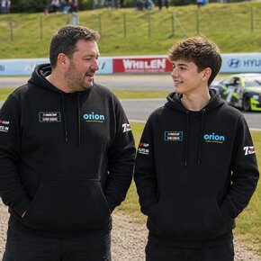 Mikina s kapucí Orion NASCAR vel. XS